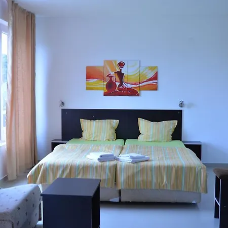 Paradise Hotel Lozenets